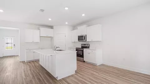 Kitchen - 2809 Wingman Way, Crestview, FL 32539 photo 3 of 4