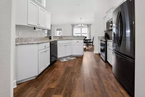 Kitchen - 2214 Jernigan Dr, Crestview, FL 32536 photo 4 of 5