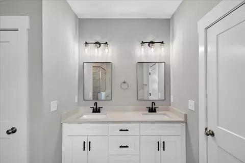 Bath - 2 19th St, Niceville, FL 32578 photo 1 of 5