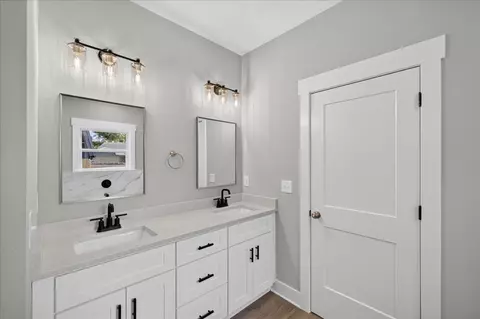 Bath - 2 19th St, Niceville, FL 32578 photo 4 of 5