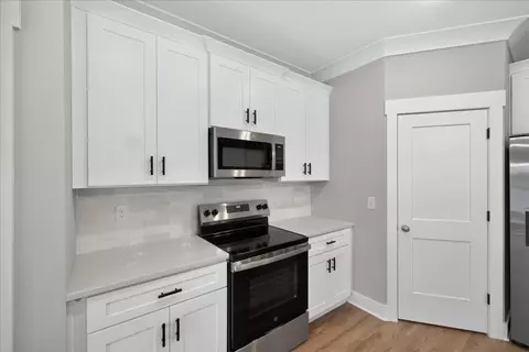 Kitchen - 2 19th St, Niceville, FL 32578 photo 3 of 4