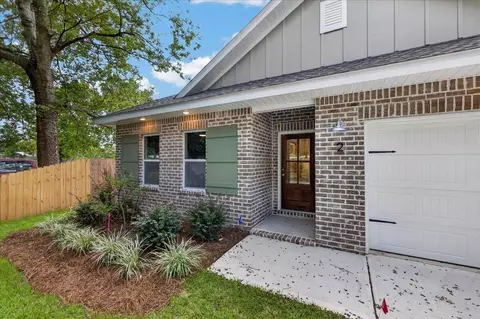 Exterior - 2 19th St, Niceville, FL 32578 photo 4 of 6