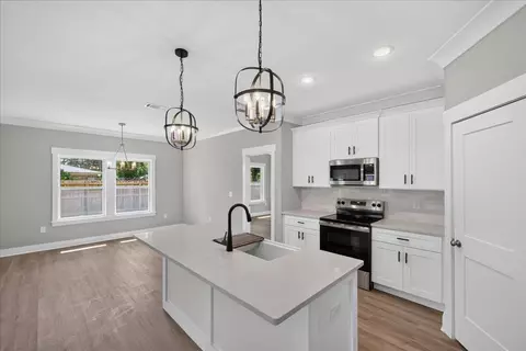 Kitchen - 2 19th St, Niceville, FL 32578 photo 1 of 4
