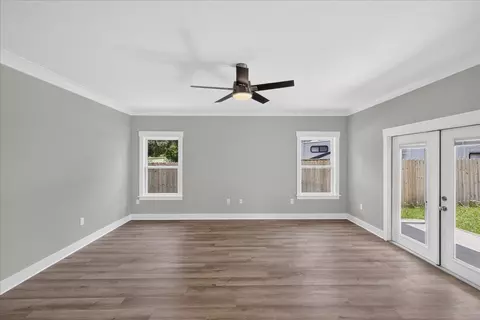 Living - 2 19th St, Niceville, FL 32578 photo 2 of 3