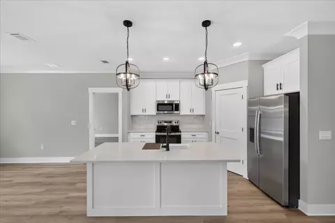 Kitchen - 2 19th St, Niceville, FL 32578 photo 2 of 4