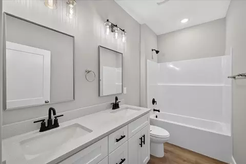 Bath - 2 19th St, Niceville, FL 32578 photo 5 of 5