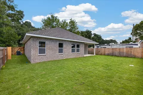 Exterior - 2 19th St, Niceville, FL 32578 photo 5 of 6