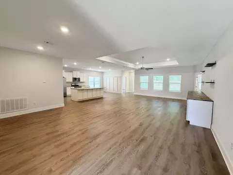 Living - 2456 Dakota Way, Crestview, FL 32536 photo 3 of 8