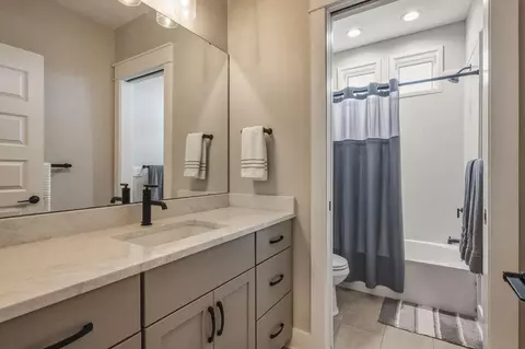 Bath - 1156 Deer Moss Loop, Niceville, FL 32578 photo 7 of 7