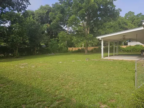 Exterior - 2942 NE 2nd Ave, Crestview, FL 32539 photo 5 of 8