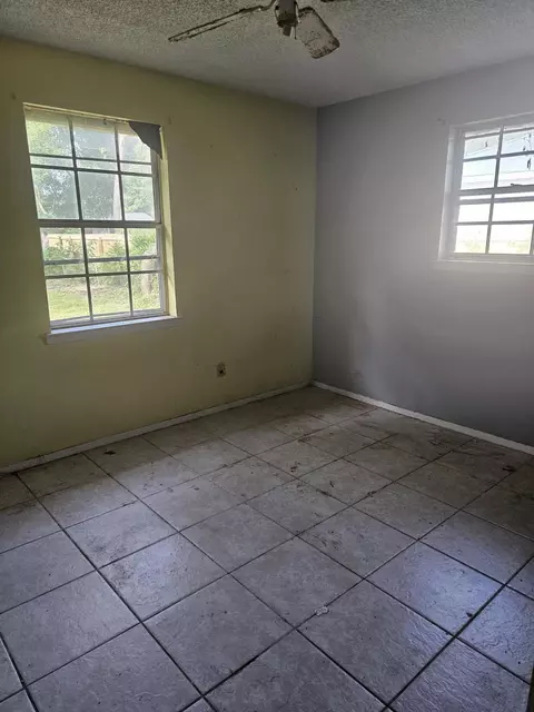 Bedroom - 2942 NE 2nd Ave, Crestview, FL 32539 photo 6 of 7