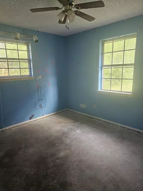 Bedroom - 2942 NE 2nd Ave, Crestview, FL 32539 photo 4 of 7