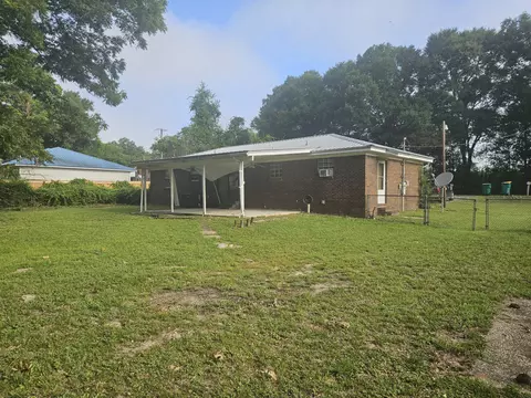 Exterior - 2942 NE 2nd Ave, Crestview, FL 32539 photo 6 of 8