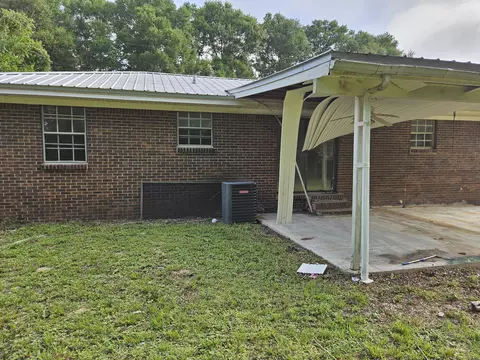 Exterior - 2942 NE 2nd Ave, Crestview, FL 32539 photo 7 of 8
