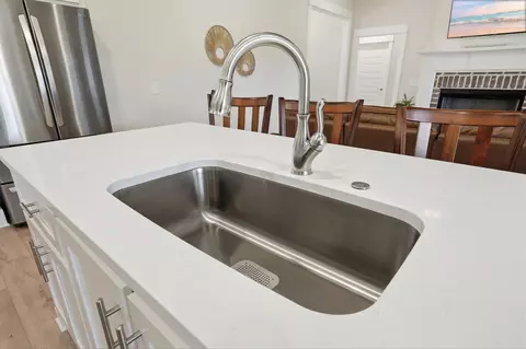 Kitchen - 6297 Howie Way, Pace, FL 32571 photo 5 of 10