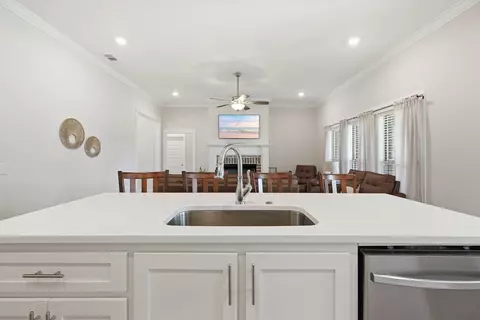 Kitchen - 6297 Howie Way, Pace, FL 32571 photo 4 of 10