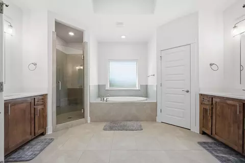 Bath - 6297 Howie Way, Pace, FL 32571 photo 5 of 10