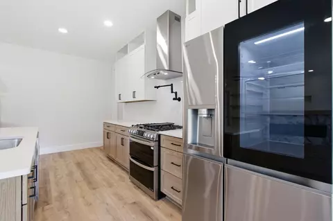 Kitchen - 71 Clarke Hill Rd, Freeport, FL 32439 photo 3 of 4