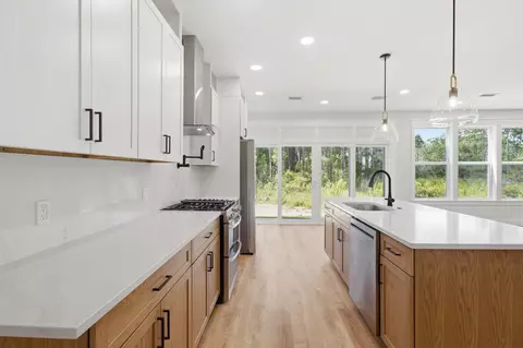 Kitchen - 71 Clarke Hill Rd, Freeport, FL 32439 photo 2 of 4