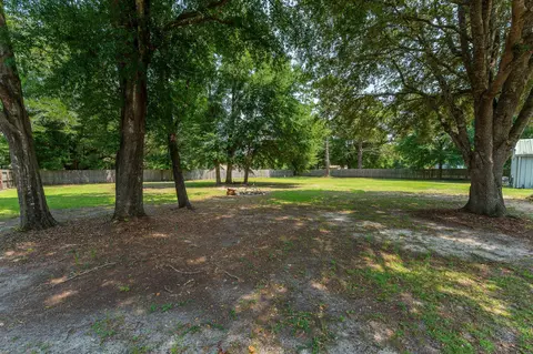 Exterior - 104 Stephens Ln, Crestview, FL 32539 photo 9 of 12