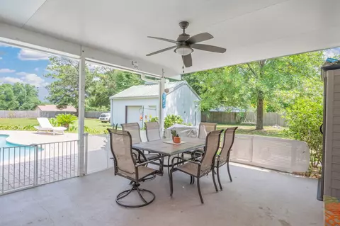 Exterior - 104 Stephens Ln, Crestview, FL 32539 photo 4 of 12