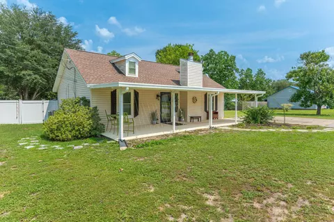 Exterior - 104 Stephens Ln, Crestview, FL 32539 photo 2 of 12