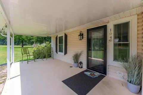Exterior - 104 Stephens Ln, Crestview, FL 32539 photo 3 of 12