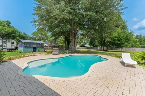 Exterior - 104 Stephens Ln, Crestview, FL 32539 photo 7 of 12