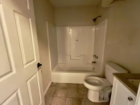 Bath - 1246 Ego Dr, Crestview, FL 32536 photo 3 of 3