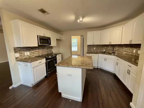 Kitchen - 1246 Ego Dr, Crestview, FL 32536 photo 2 of 4