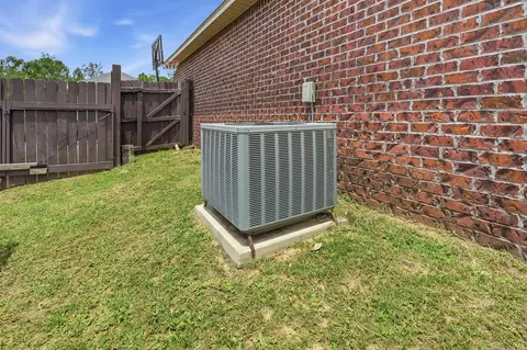 Exterior - 4541 Hermosa Rd, Crestview, FL 32539 photo 6 of 8