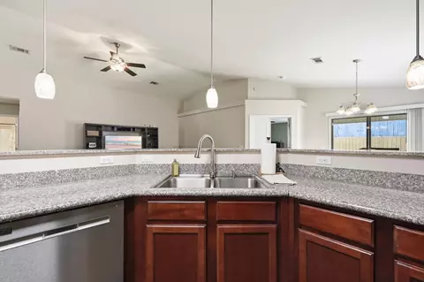 Kitchen - 4541 Hermosa Rd, Crestview, FL 32539 photo 4 of 5