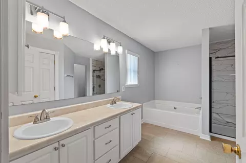 Bath - 1244 Northview Dr, Crestview, FL 32536 photo 2 of 5