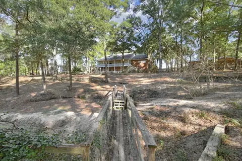 Exterior - 115 Steves Pl, Crestview, FL 32536 photo 6 of 8