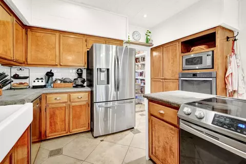 Kitchen - 115 Steves Pl, Crestview, FL 32536 photo 2 of 4