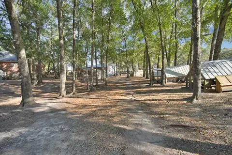 Exterior - 115 Steves Pl, Crestview, FL 32536 photo 5 of 8