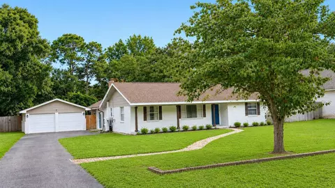 7 Holly Ave, Shalimar, FL 32579