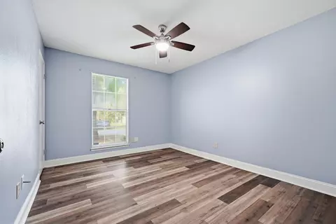 Bedroom - 104 Hollow Cv, Crestview, FL 32539 photo 2 of 3
