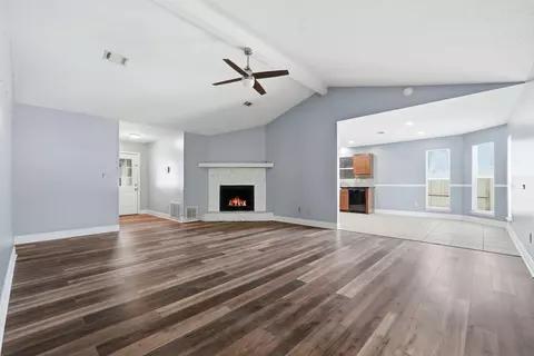 Living - 104 Hollow Cv, Crestview, FL 32539 photo 3 of 5