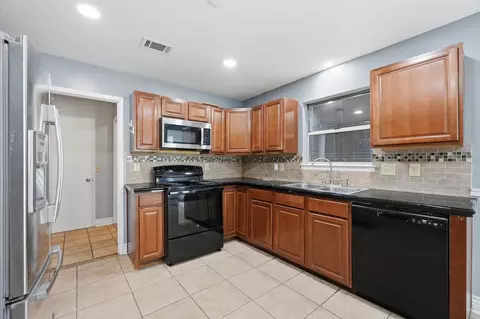 Kitchen - 104 Hollow Cv, Crestview, FL 32539 photo 2 of 3