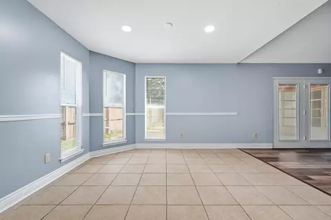 Living - 104 Hollow Cv, Crestview, FL 32539 photo 5 of 5