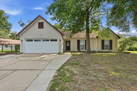 Exterior - 104 Hollow Cv, Crestview, FL 32539 photo 2 of 6