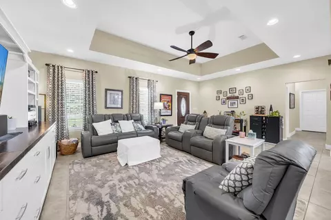 Living - 79 Shoreline Dr, Freeport, FL 32439 photo 4 of 4