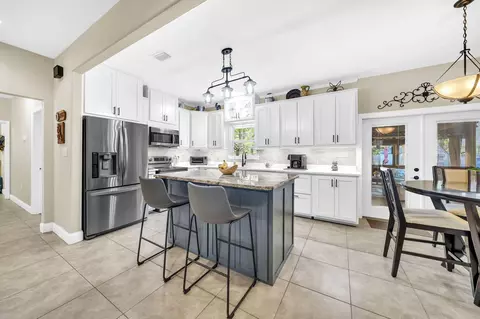 Kitchen - 79 Shoreline Dr, Freeport, FL 32439 photo 1 of 5