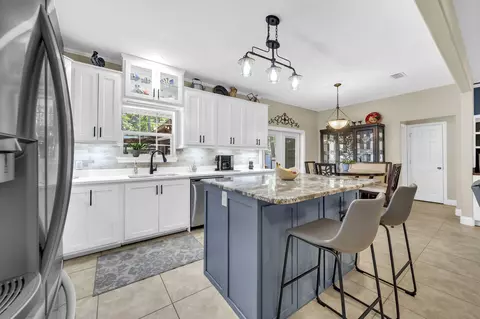 Kitchen - 79 Shoreline Dr, Freeport, FL 32439 photo 5 of 5