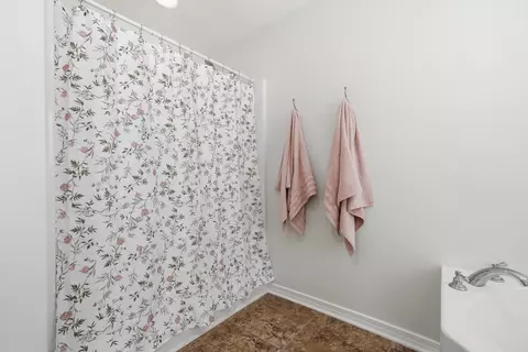 Bath - 3058 Zach Ave, Crestview, FL 32536 photo 4 of 6