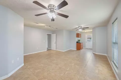 Living - 4531 Annabelle Ln, Crestview, FL 32539 photo 4 of 6