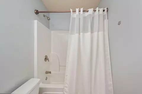 Bath - 4531 Annabelle Ln, Crestview, FL 32539 photo 7 of 8