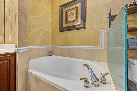 Bath - 599 Third Ave, Destin, FL 32541 photo 2 of 5