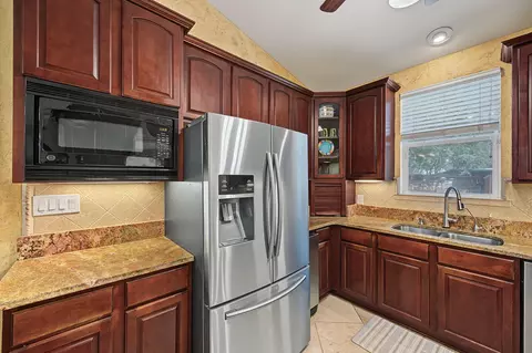 Kitchen - 599 Third Ave, Destin, FL 32541 photo 3 of 3